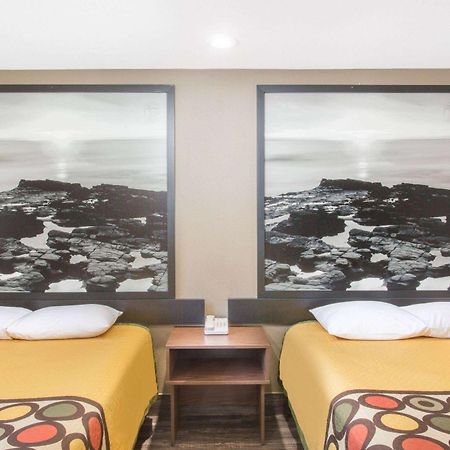 Super 8 By Wyndham National City Chula Vista Bagian luar foto