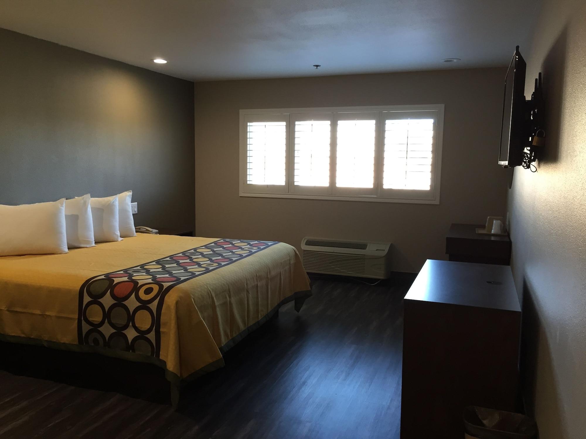 Super 8 By Wyndham National City Chula Vista Bagian luar foto