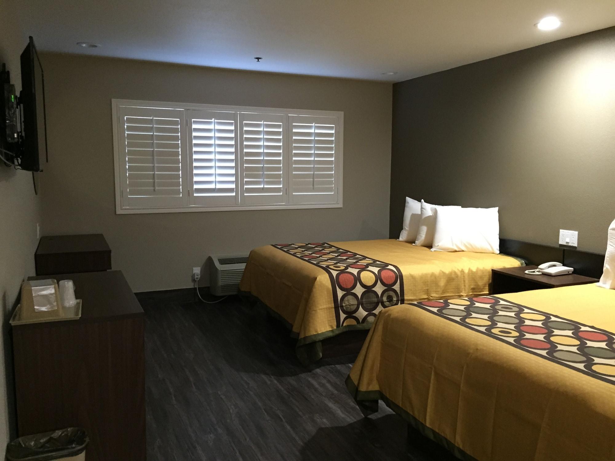 Super 8 By Wyndham National City Chula Vista Bagian luar foto
