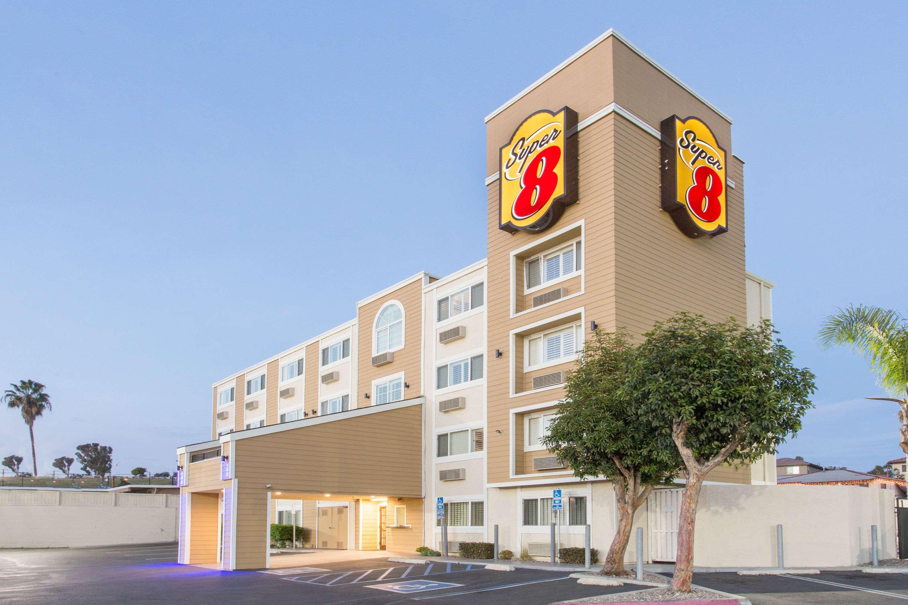 Super 8 By Wyndham National City Chula Vista Bagian luar foto