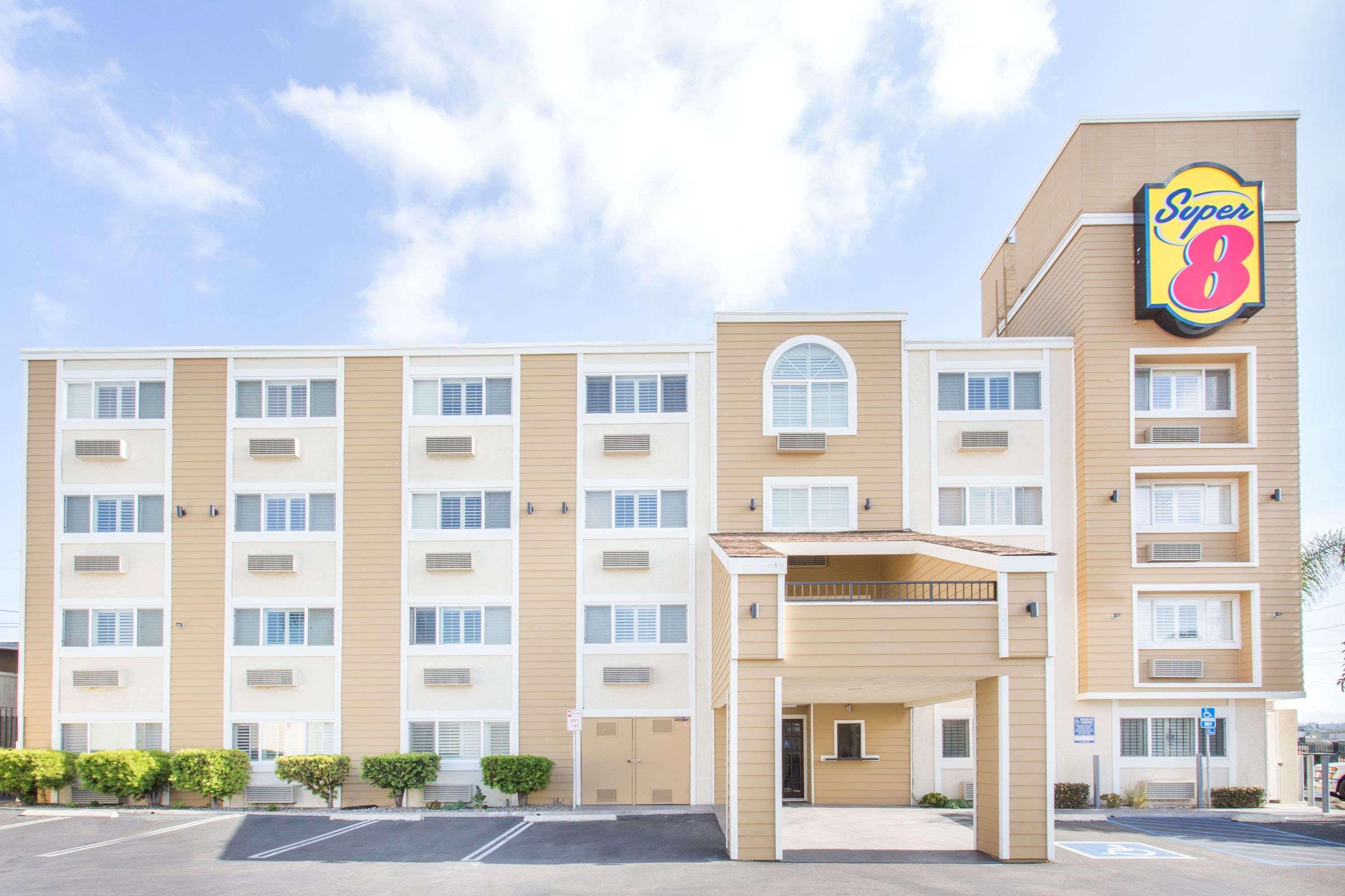 Super 8 By Wyndham National City Chula Vista Bagian luar foto