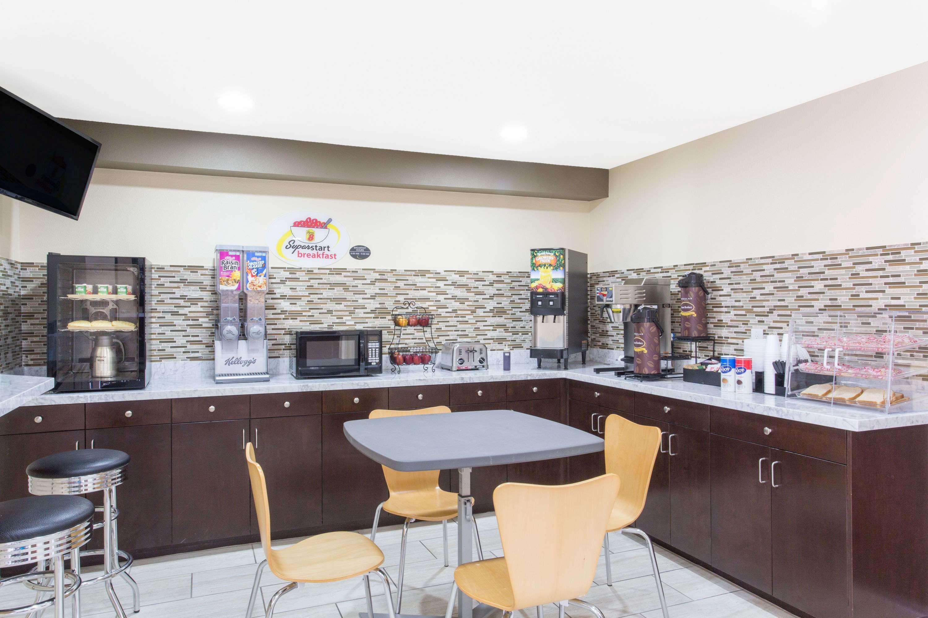 Super 8 By Wyndham National City Chula Vista Bagian luar foto