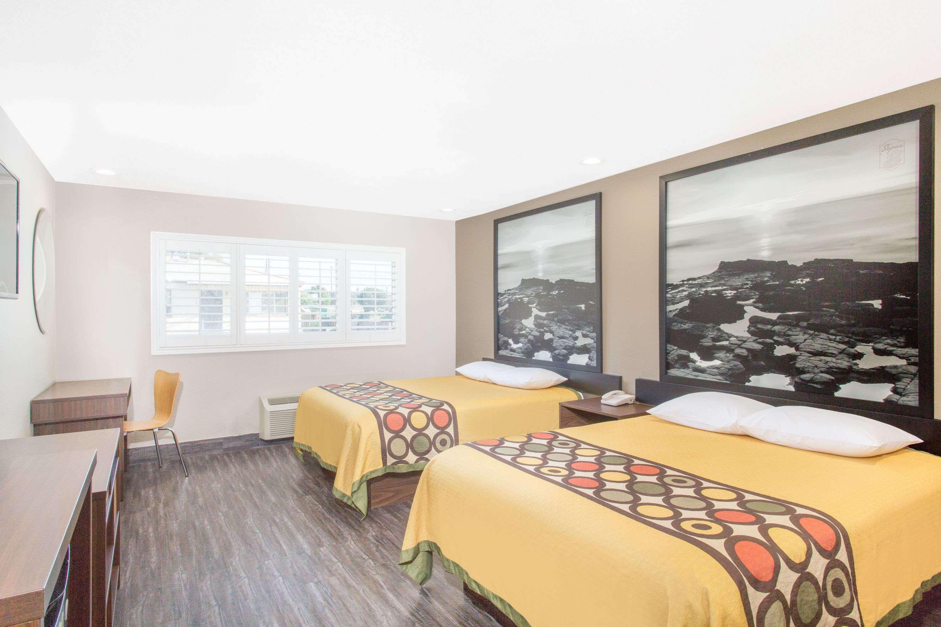 Super 8 By Wyndham National City Chula Vista Bagian luar foto