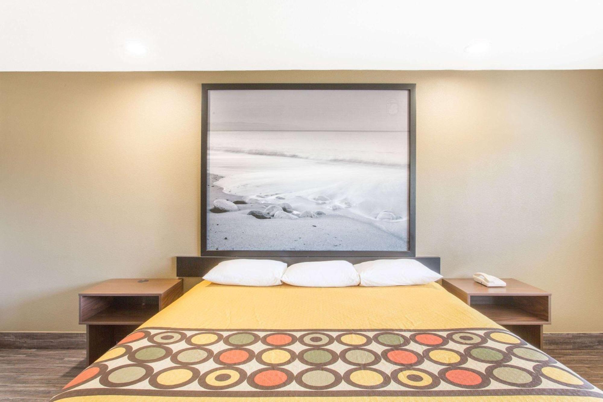 Super 8 By Wyndham National City Chula Vista Bagian luar foto