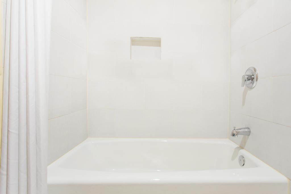 Super 8 By Wyndham National City Chula Vista Bagian luar foto