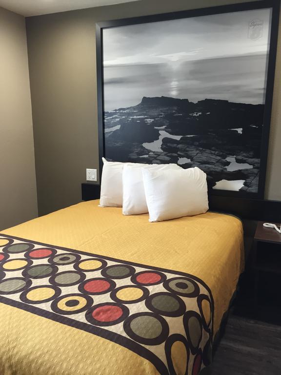 Super 8 By Wyndham National City Chula Vista Bagian luar foto