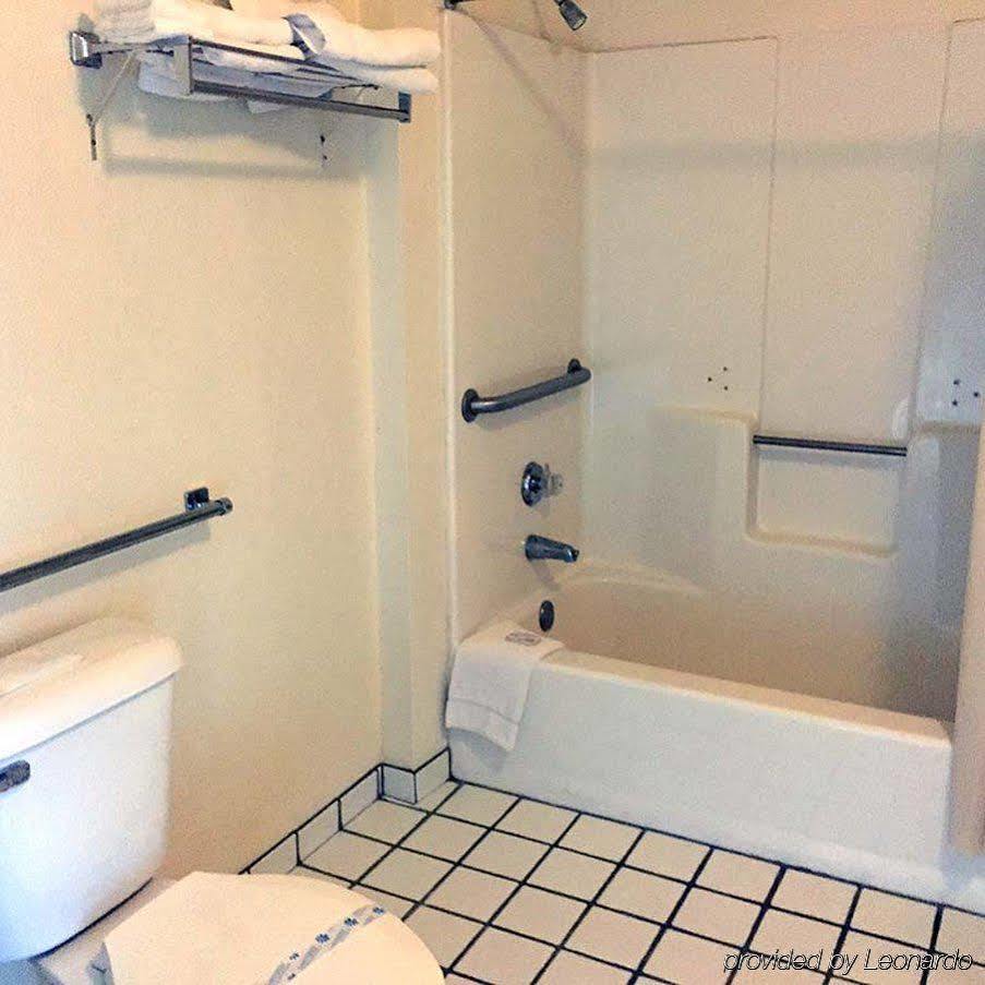 Super 8 By Wyndham National City Chula Vista Bagian luar foto