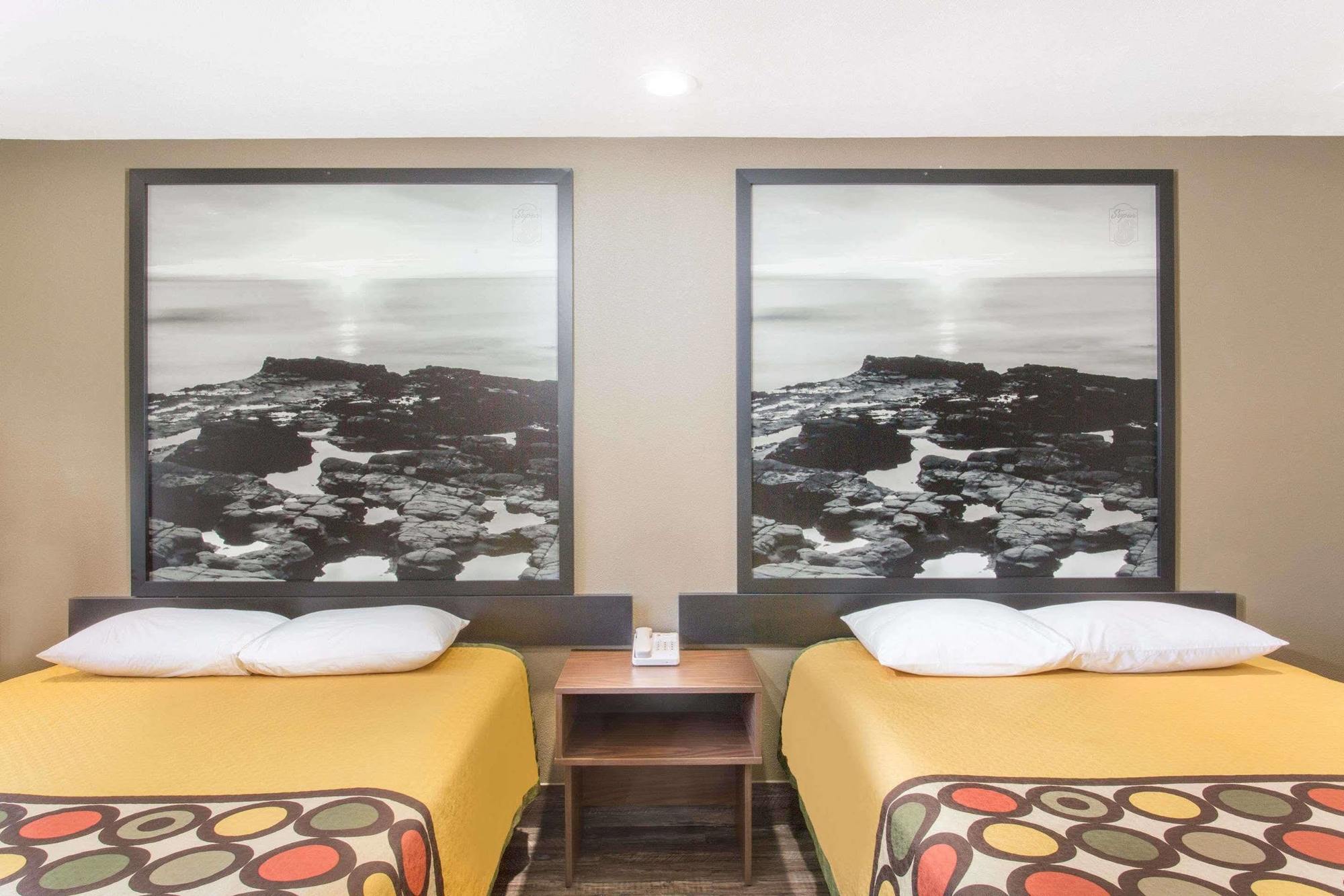 Super 8 By Wyndham National City Chula Vista Bagian luar foto