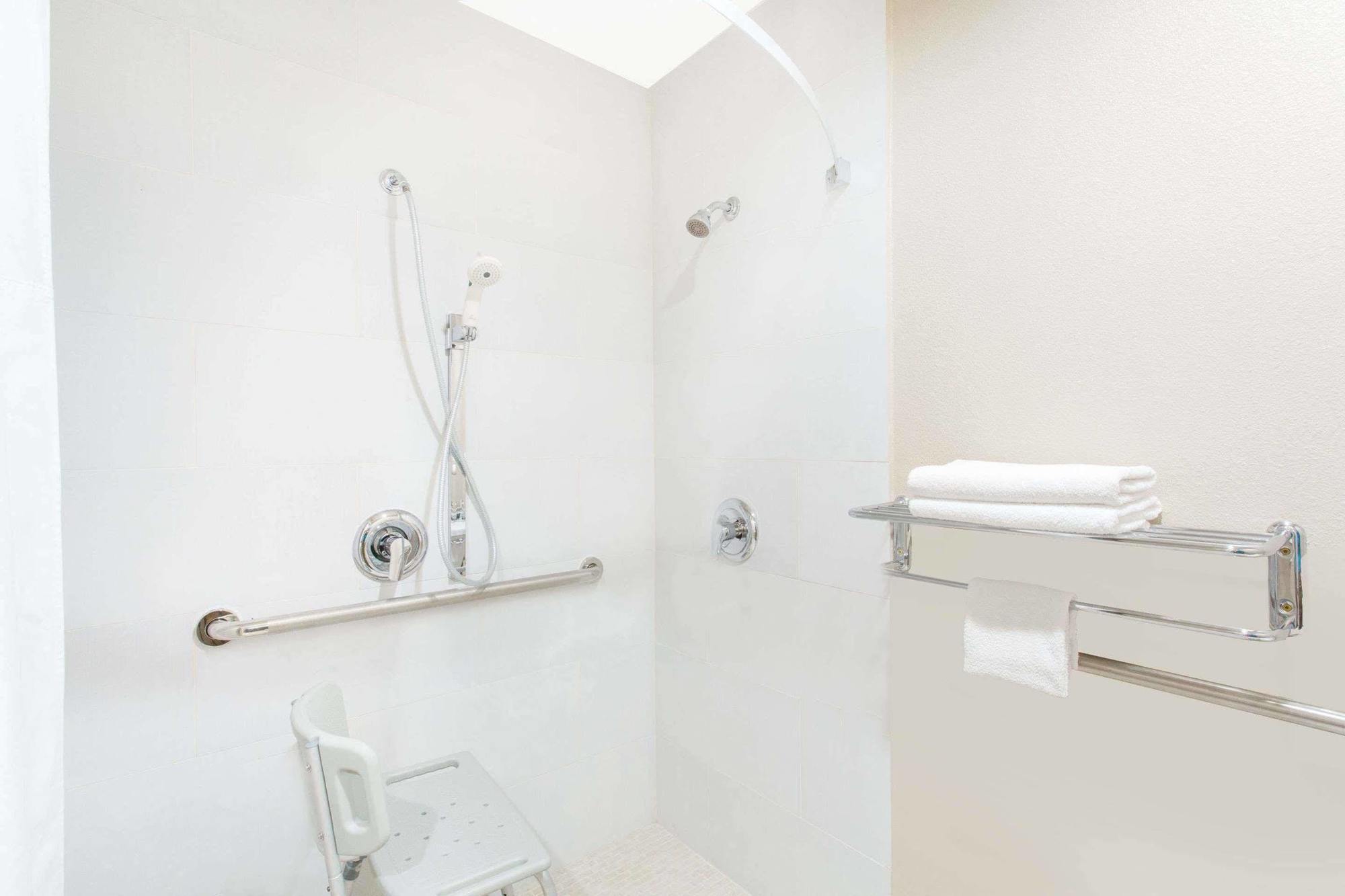 Super 8 By Wyndham National City Chula Vista Bagian luar foto