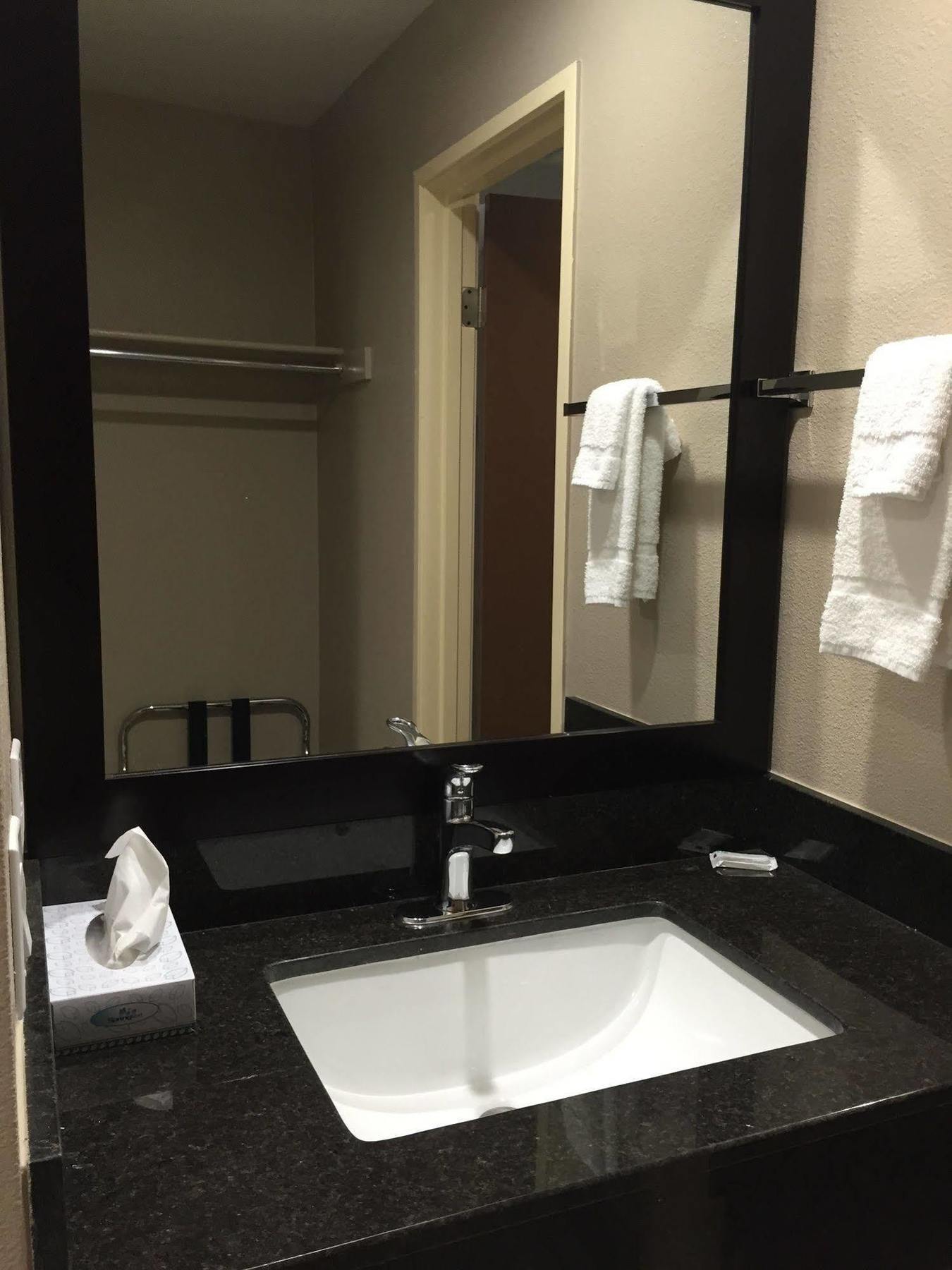 Super 8 By Wyndham National City Chula Vista Bagian luar foto